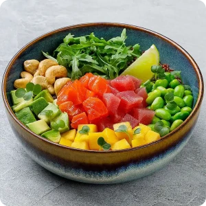 Bowl with salmon, tuna and quinoa