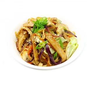 Rice noodles with chicken and mushrooms