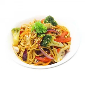 Egg noodles with vegetables 