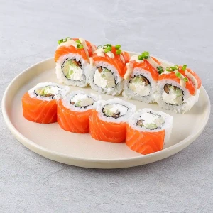 Philadelphia roll with truffle sauce