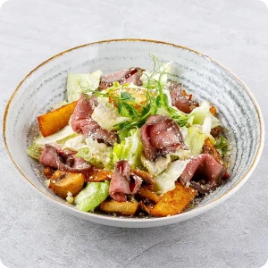 Salad with roast beef and potatoes